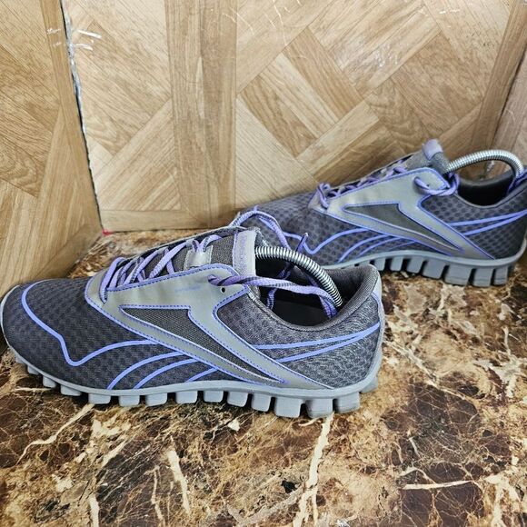 Reebok women's Realflex running  gray shoe size 11.   440 - Picture 9 of 10